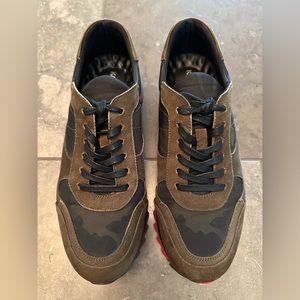 Men’s Karl Lagerfeld Camo Sneakers, Size 8 M